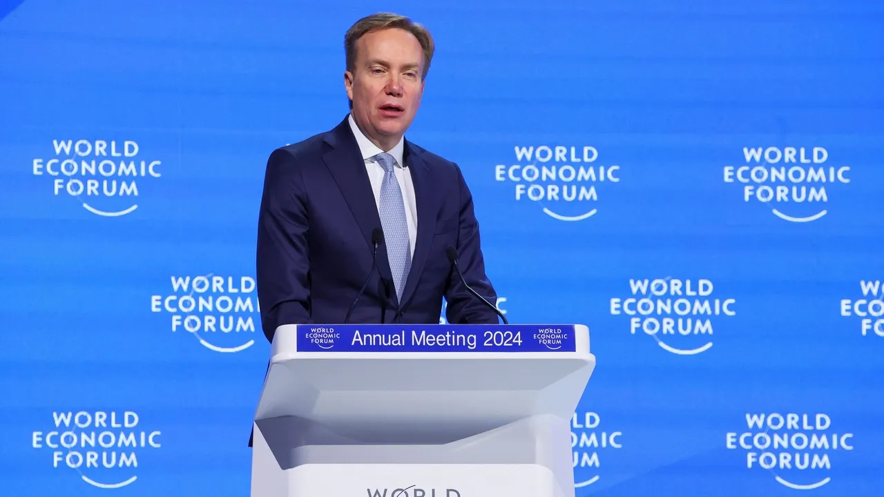 Bötendönya iqtisadi forumı Êpsteyn belän ütkändäge bäyläneşläre säbäple üz citäkçesen tikşeräçäk