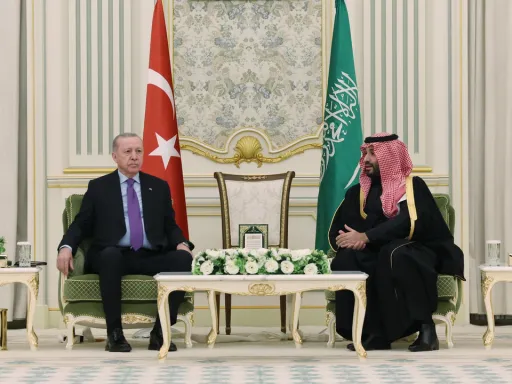 Türkiye e Arábia Saudita ponderam investimento conjunto em caças KAAN, reforçando cooperação militar