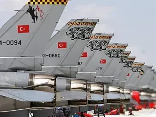 Türkiye reforça apoio militar aéreo e terrestre para apoiar a guerra da Somália contra o terrorismo