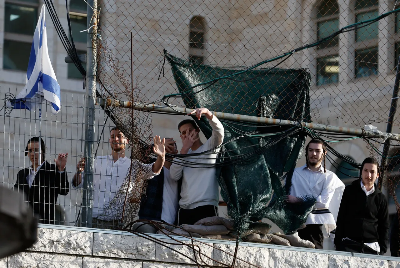 Israeli violence in West Bank continues as illegal settlers torch Palestinian homes, vehicles