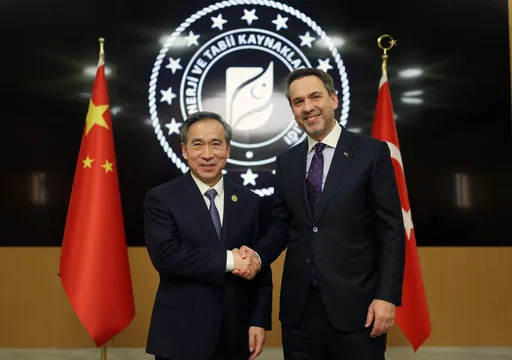 تركيا تُجري مباحثات مع الصين بشأن التعاون في مجالي الطاقة والموارد الطبيعية