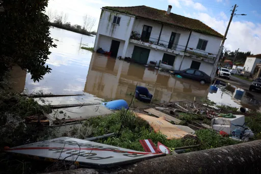 عواصف عاتية تضرب إسبانيا والبرتغال وتمتد إلى فرنسا.. إنذارات حمراء وانقطاع واسع للكهرباء