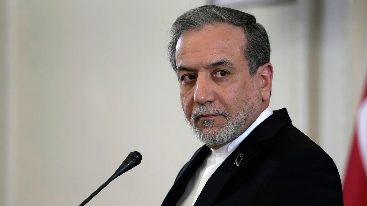 Irão não está 'assustado' com a presença naval dos EUA, defende planos nucleares