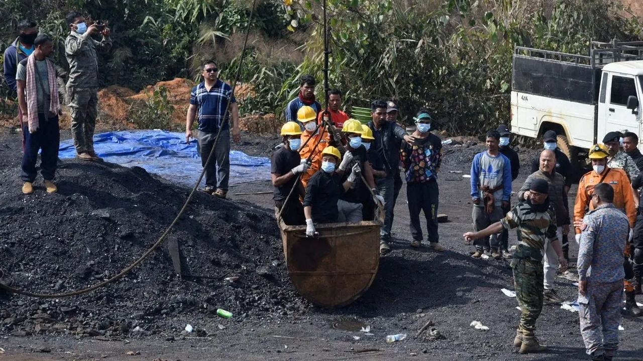 Número de mortos chega a 27 após explosão em mina de carvão na Índia