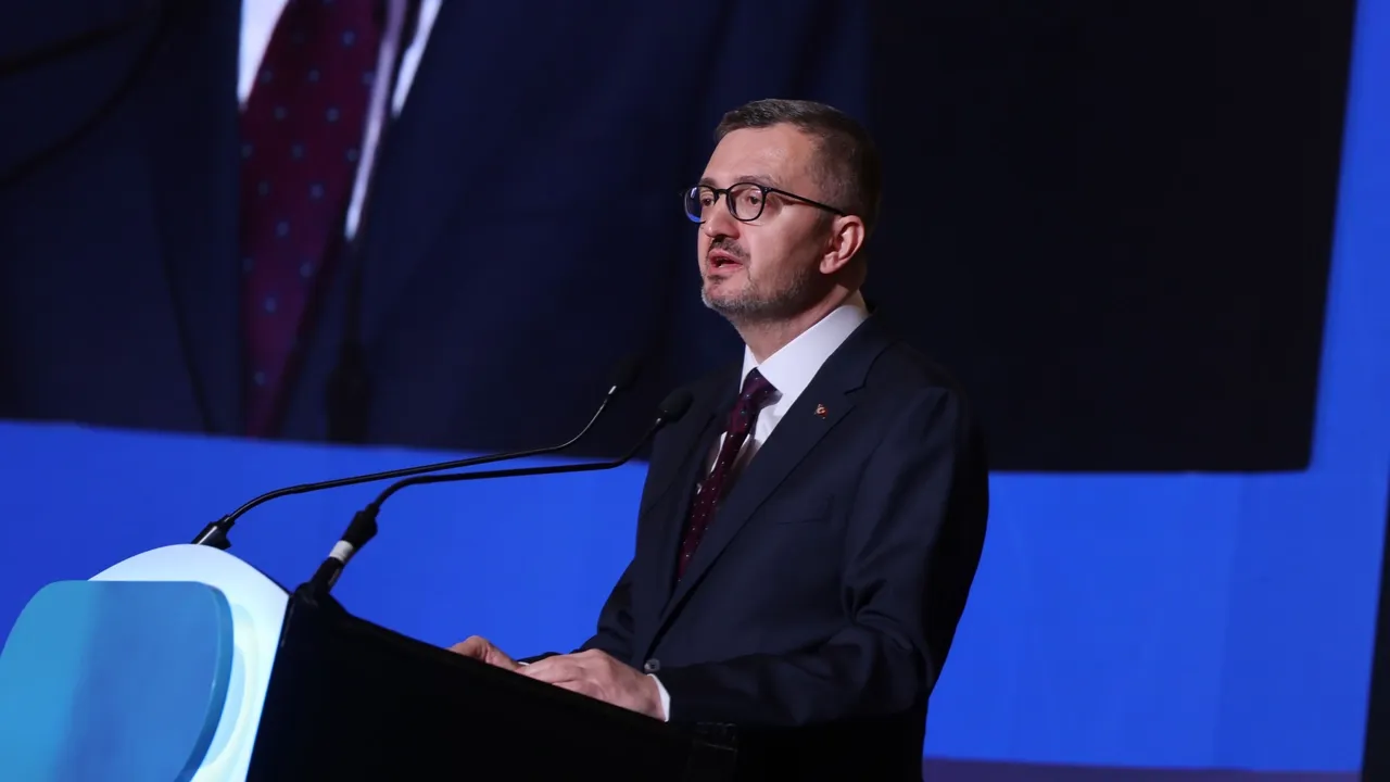 Бурханеттин Дуран: «Согуштар азыр баяндоо жана санариптик платформалар аркылуу жүргүзүлүүдө»