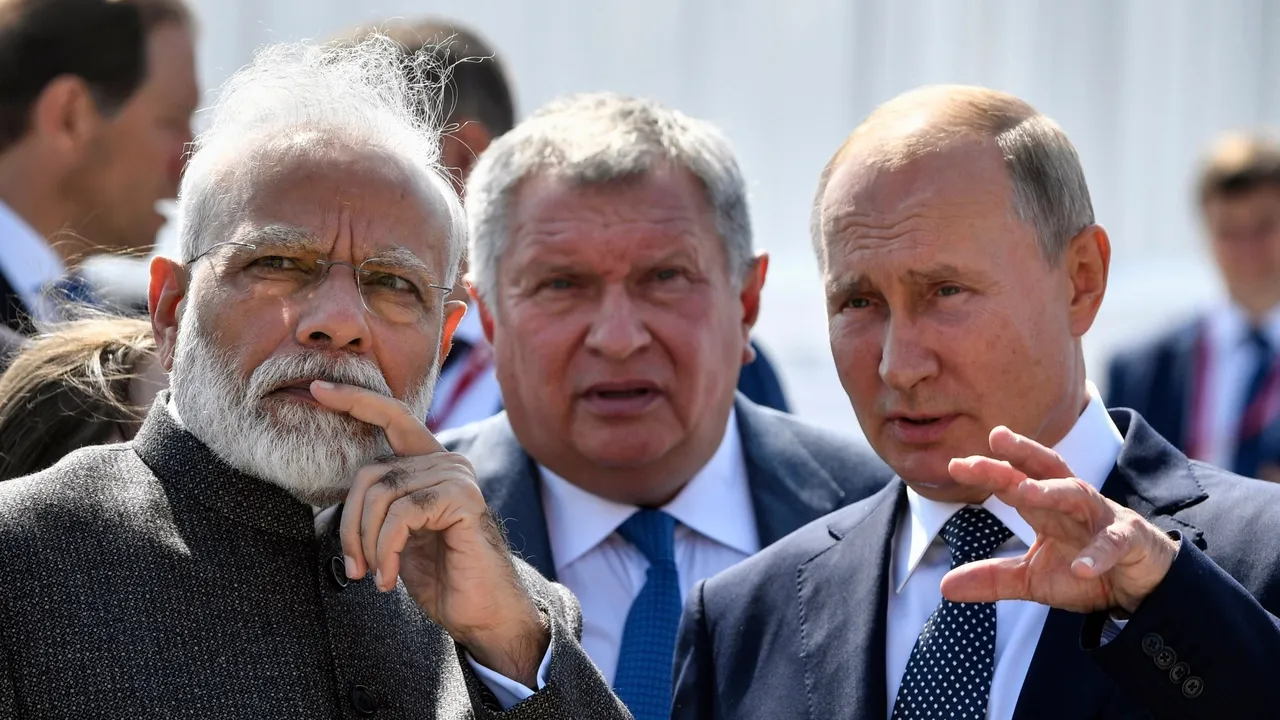 Индия сокращает импорт нефти из России