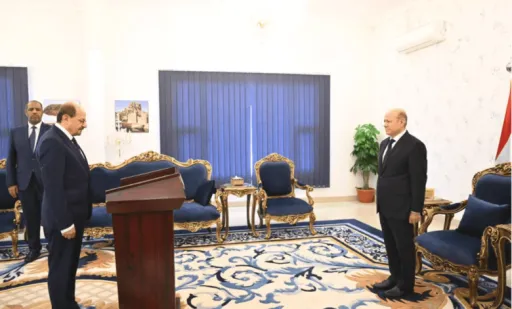 "تضم 34 وزيراً".. الحكومة اليمنية تؤدي اليمين الدستورية أمام رئيس مجلس القيادة بالرياض