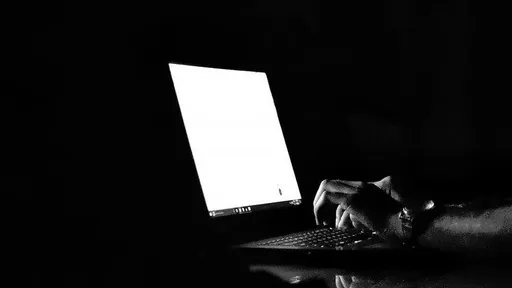 Poloni: Arrestohet pas tetë vitesh hakeri i përfshirë në ekspozim masiv të të dhënave