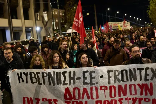 A i vrau roja bregdetare greke emigrantët në një varkë?