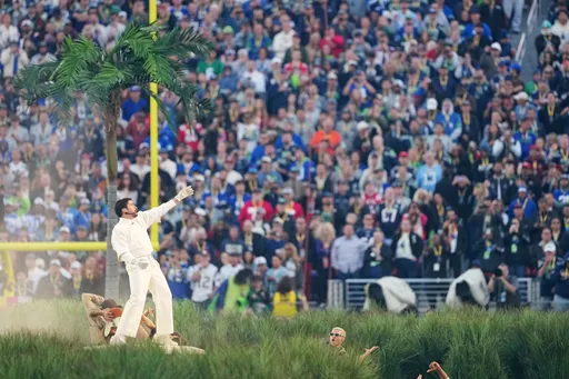 Concert de Bad Bunny au Super Bowl: Trump fustige un “affront” à l’Amérique