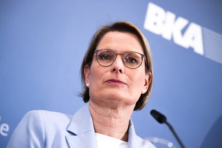 Hubig besorgt über Zulauf zu militanten Neonazi-Gruppen