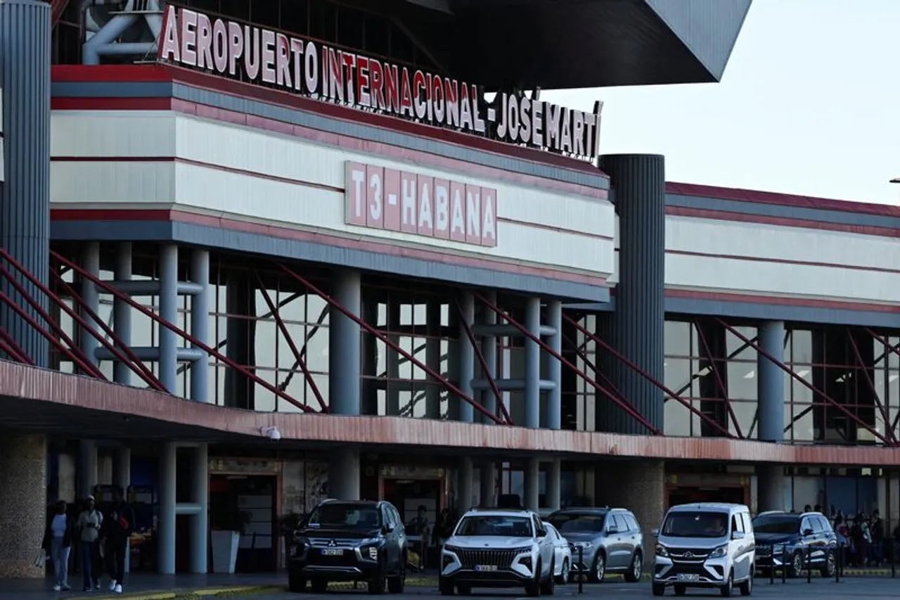 Cuba suspende combustible aéreo y México denuncia medidas “muy injustas” de EE.UU.