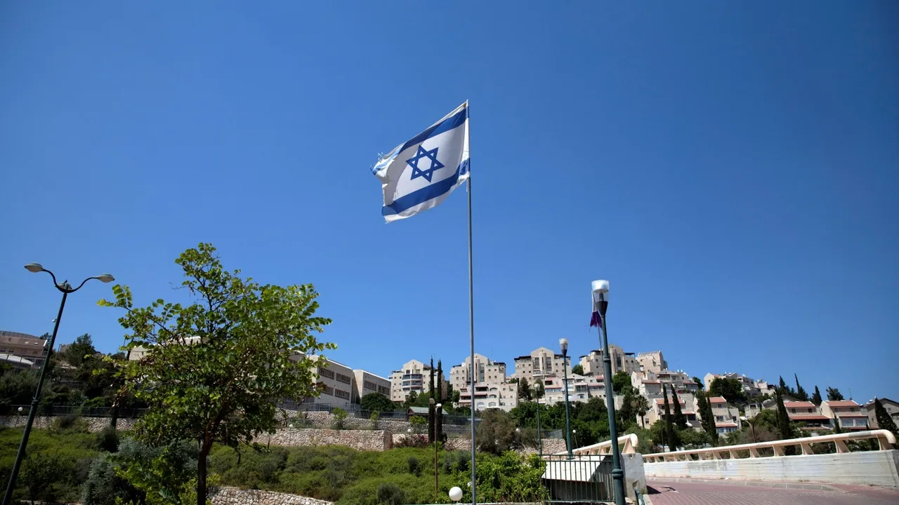 اسرائیل: اگر ایران از خط قرمز موشک‌های بالستیک عبور کند، به‌تنهایی حمله می‌کنیم