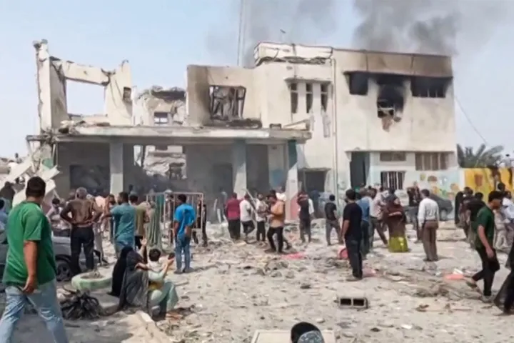 الهلال الأحمر الإيراني: مقتل 108 تلميذات بغارة على مدرسة جنوبي البلاد