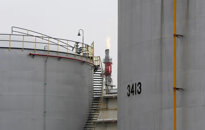 Pétrole: l’OPEP+ augmente sa production sur fond de tensions dans la région