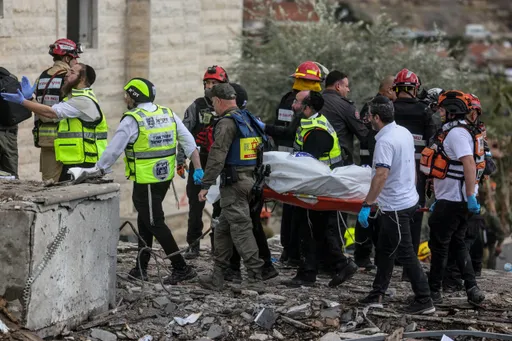 وسط تهديد إيراني بِرَد غير مسبوق.. مقتل 9 إسرائيليين في القدس واستهداف ناقلة نفط بمضيق هرمز