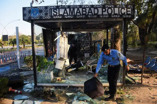 दक्षिण एशिया शहरों में ईरानी सर्वोच्च नेता की हत्या के विरोध में प्रदर्शन हुए।