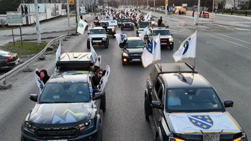 Defile stotina vozila u Sarajevu povodom Dana nezavisnosti BiH