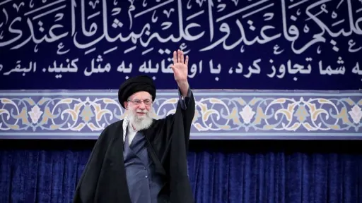 Ali Khamenei e membros da família, mortos em ataques dos EUA-Israel, confirma o Irão