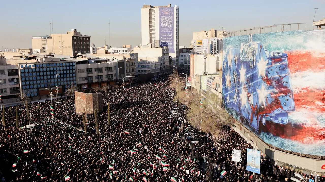 Iranianos inundam as ruas do Irão após ataques de Israel-EUA matarem Ali Khamenei