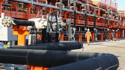 Analitičari: Cijene nafte mogle bi snažno porasti već u ponedjeljak