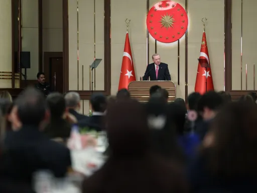 Erdogan: "Ataque dos EUA-Israel ao Irão pode arrastar o Médio Oriente para um anel de fogo"