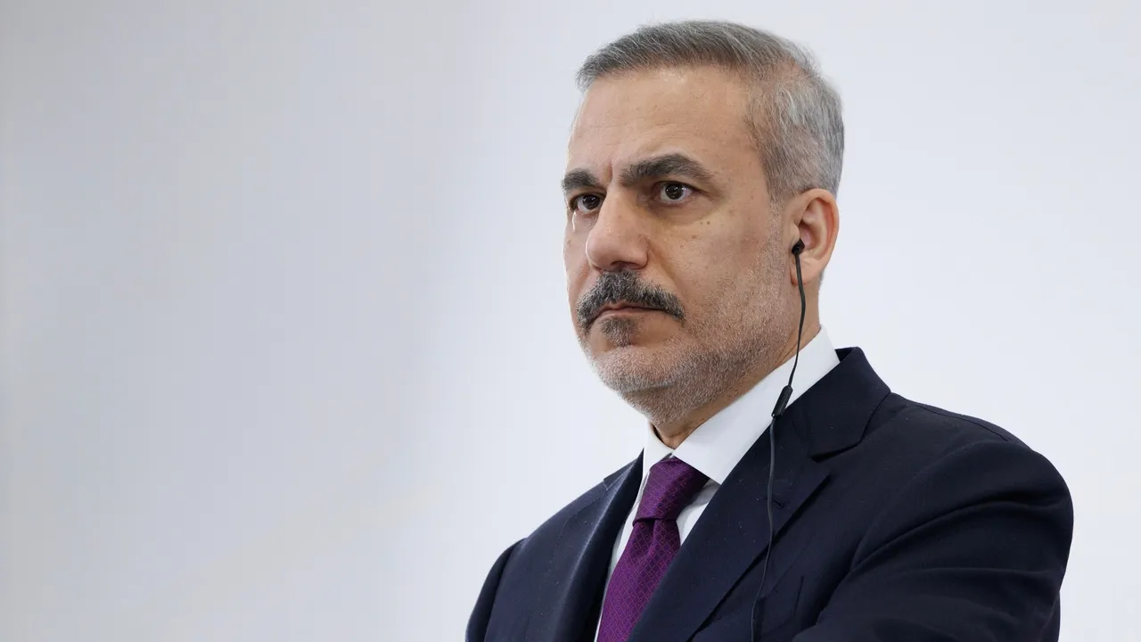 Fidan AQŞ-İzrail höcümnärennän soñ wazıyfadaşları belän telefonnan söyläşte