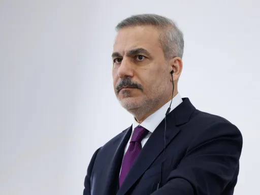 Türkiye pede aos EUA, Israel e Irão que cessem as hostilidades imediatamente