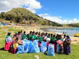 Guardianas del Titicaca: mujeres aymaras se unen para cuidar uno de los mayores lagos de Sudamérica