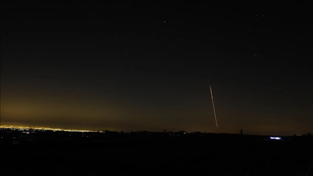 איראן הודיעה כי לא תשגר טילים הנושאים ראשי נפץ במשקל של פחות מטונה לעבר מטרות אמריקאיות וישראליות