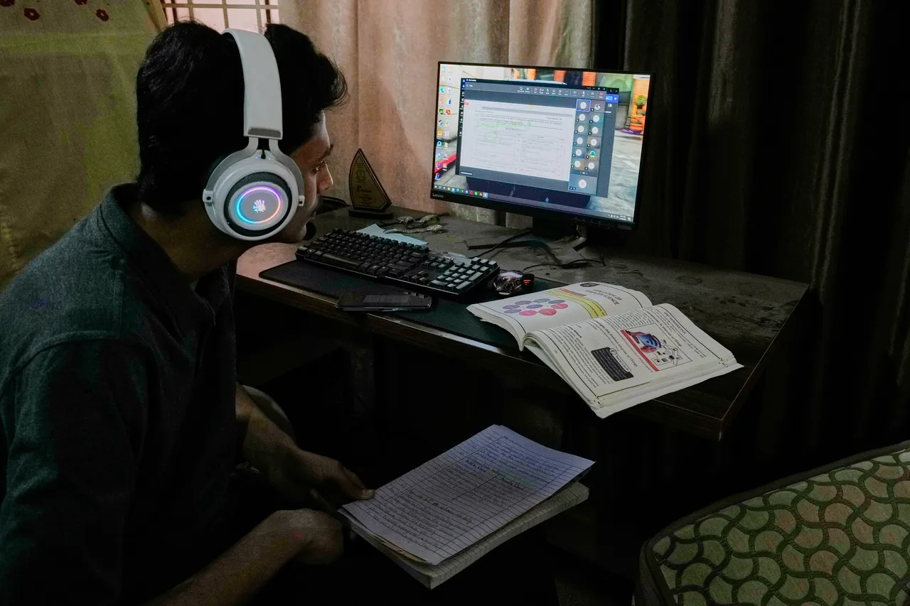 Pakistan orders remote work, shuts schools amid rising energy concerns due to Iran war