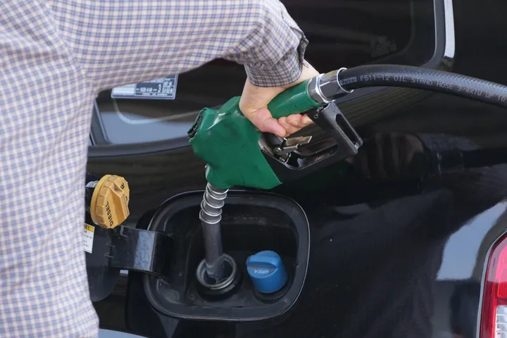 대한민국, 연료 가격 상한선 인상, 이란 분쟁 충격 완화 위해 세금 감면 확대