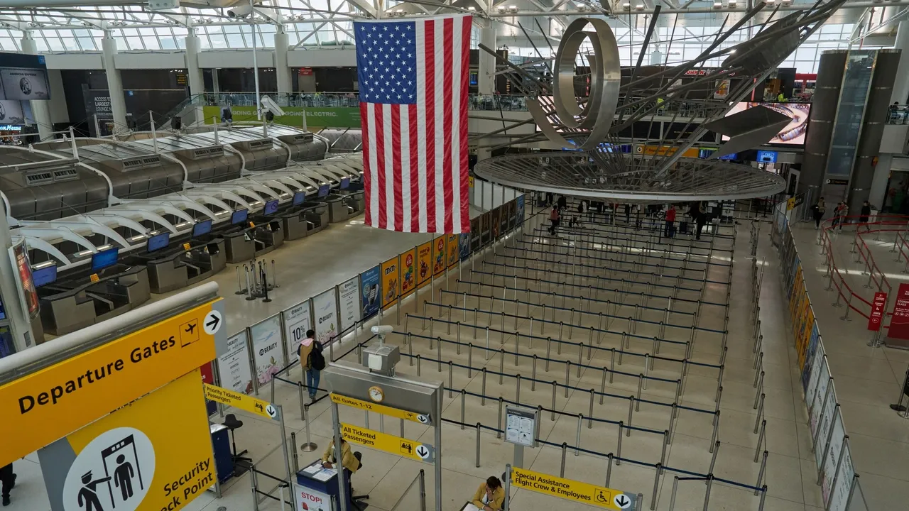 Mais de 36 000 americanos saem do Médio Oriente desde o início da guerra EUA-Israel contra o Irão