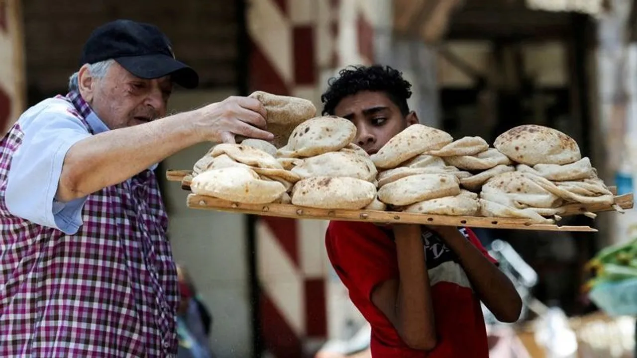Egypt will not raise price of subsidised bread despite fuel price hike, minister says