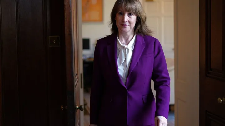 Ұлыбритания жаһандық мұнай қорын босатуды қолдайды