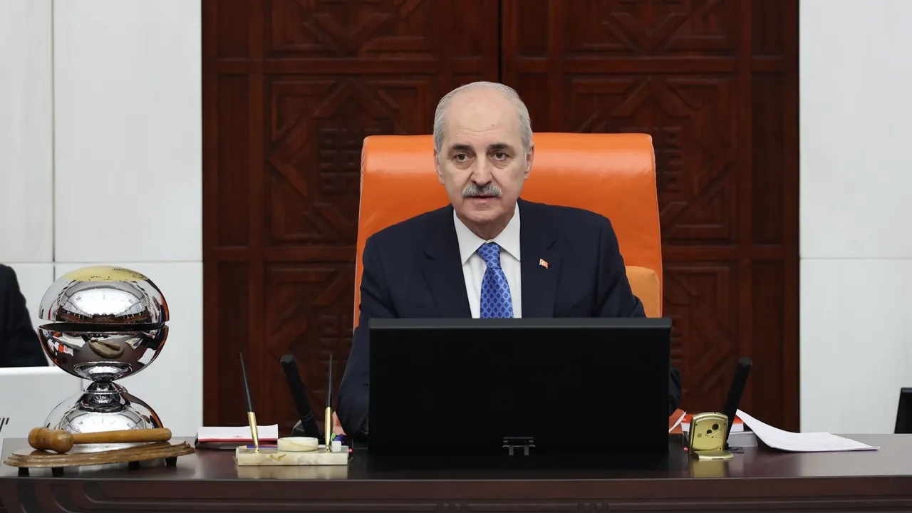 قورتولموش يحذر من اتساع رقعة الحرب بالمنطقة ويؤكد دفاع تركيا عن السلام