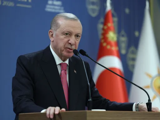 Erdogan a Pezeshkian: A violação do espaço aéreo turco não pode ser justificada por qualquer motivo