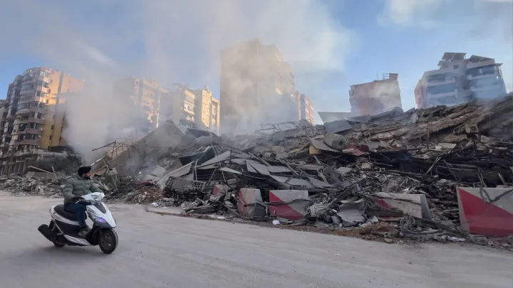 قتلى وجرحى في غارات جنوبي لبنان وأوامر إخلاء إسرائيلية في الضاحية الجنوبية لبيروت