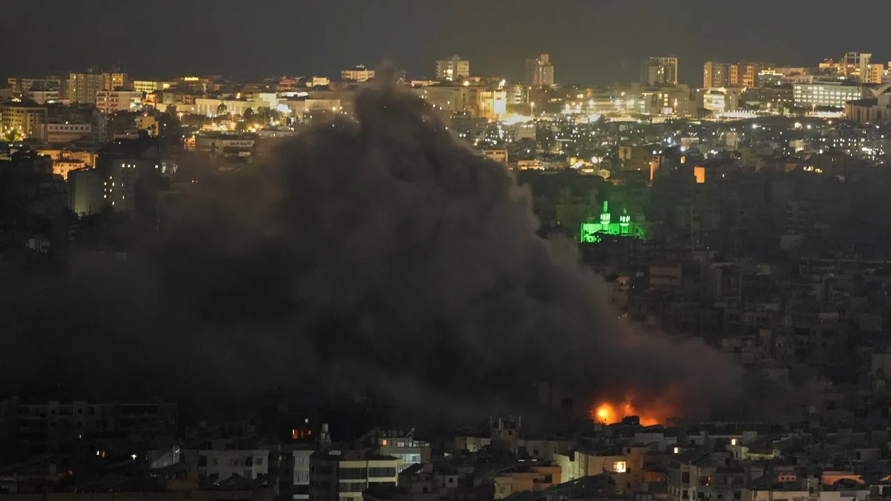 الاحتلال الإسرائيلي يعلن قصف مواقع عسكرية في إيران.. وغارات دامية على لبنان