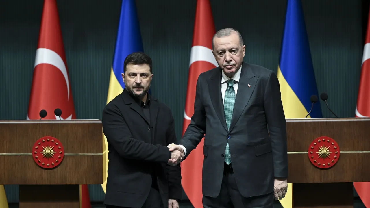 أردوغان في اتصال مع زيلينسكي: الصراع في إيران لا ينبغي أن يعرقل السلام بأوكرانيا