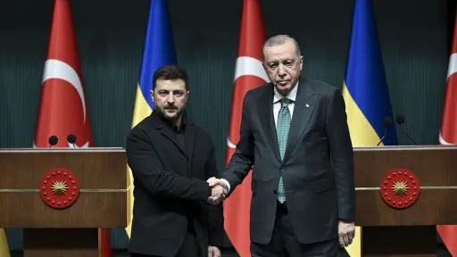 أردوغان في اتصال مع زيلينسكي: الصراع في إيران لا ينبغي أن يعرقل السلام بأوكرانيا