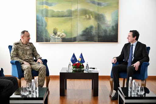 Kurti pret në takim komandantin e KFOR it  diskutojnë mbi sigurinë në kohë krizash globale