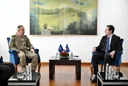Kurti pret në takim komandantin e KFOR-it, diskutojnë mbi sigurinë në kohë krizash globale
