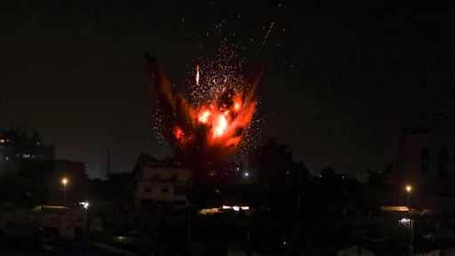 Медиуми: Либански Хезболах испалил 100 ракети кон области во Северен Израел