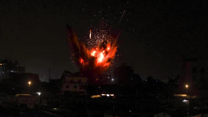 Медиуми: Либански Хезболах испалил 100 ракети кон области во Северен Израел