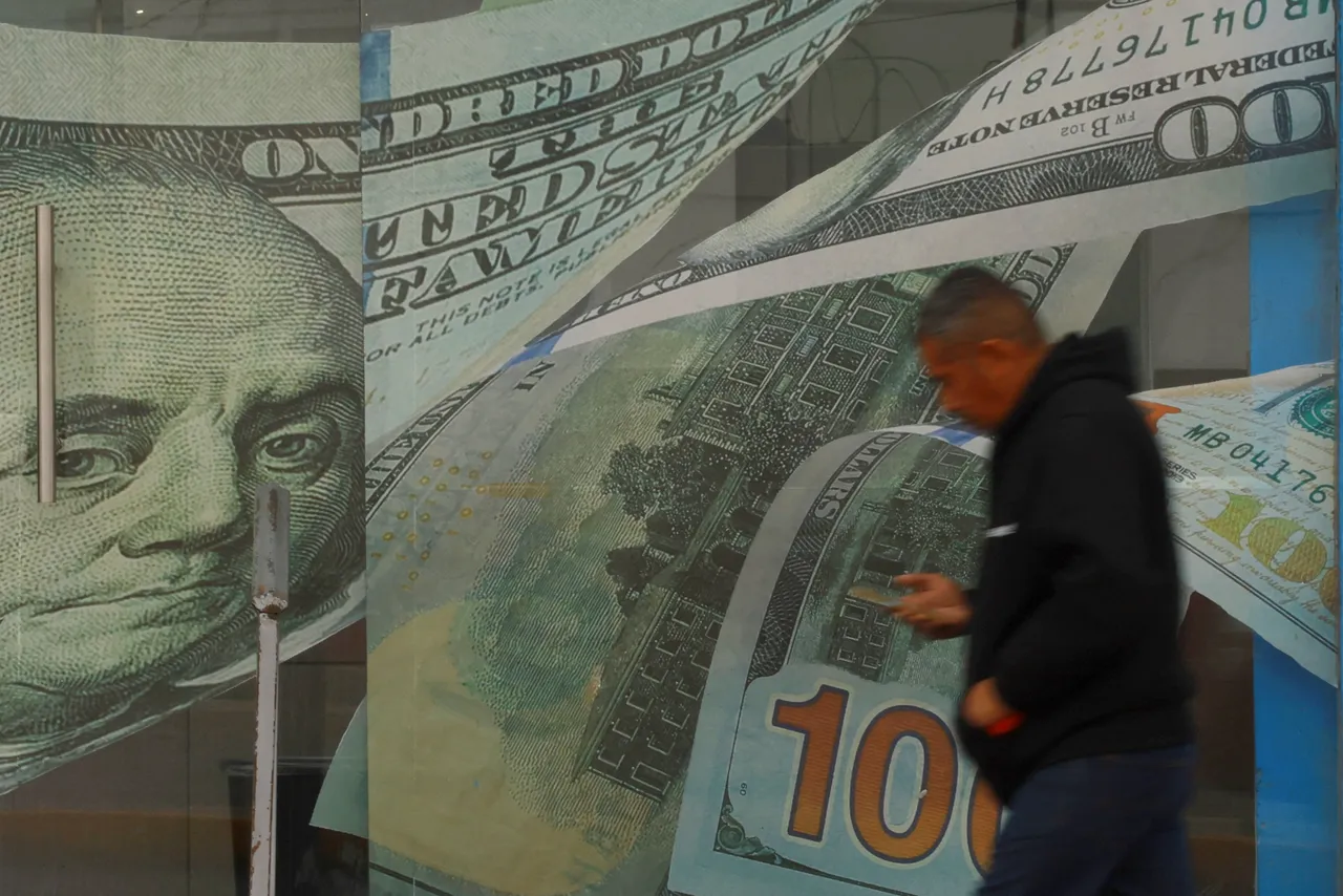 Dollar wobbles as uncertainties related to Iran war keep investors on edge