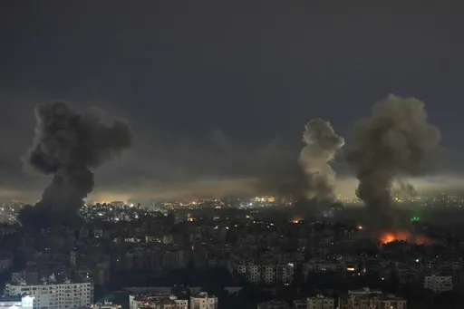 عشرات القتلى والجرحى بغارات عنيفة للاحتلال على لبنان وحزب الله يرد بـ"العصف المأكول"