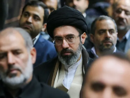 Novo líder supremo do Irão está “são e salvo” apesar de ferimentos de guerra