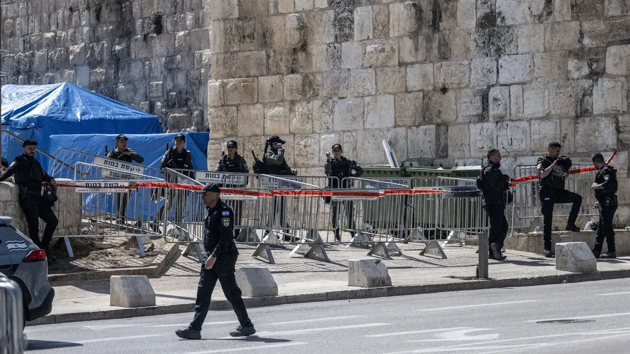 9500 أسير بسجون الاحتلال بينهم 73 سيدة.. وإدانة فلسطينية لإغلاق الأقصى أمام المصلين