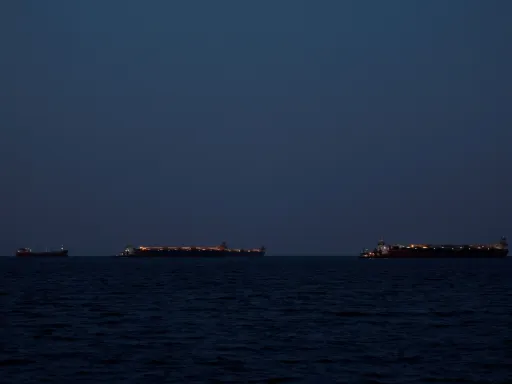 Irão continua a atacar infraestruturas petrolíferas, aumentando preocupações sobre crise energética